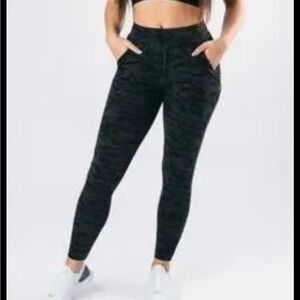 ALPHALETE black High-Waist Textured Leggings